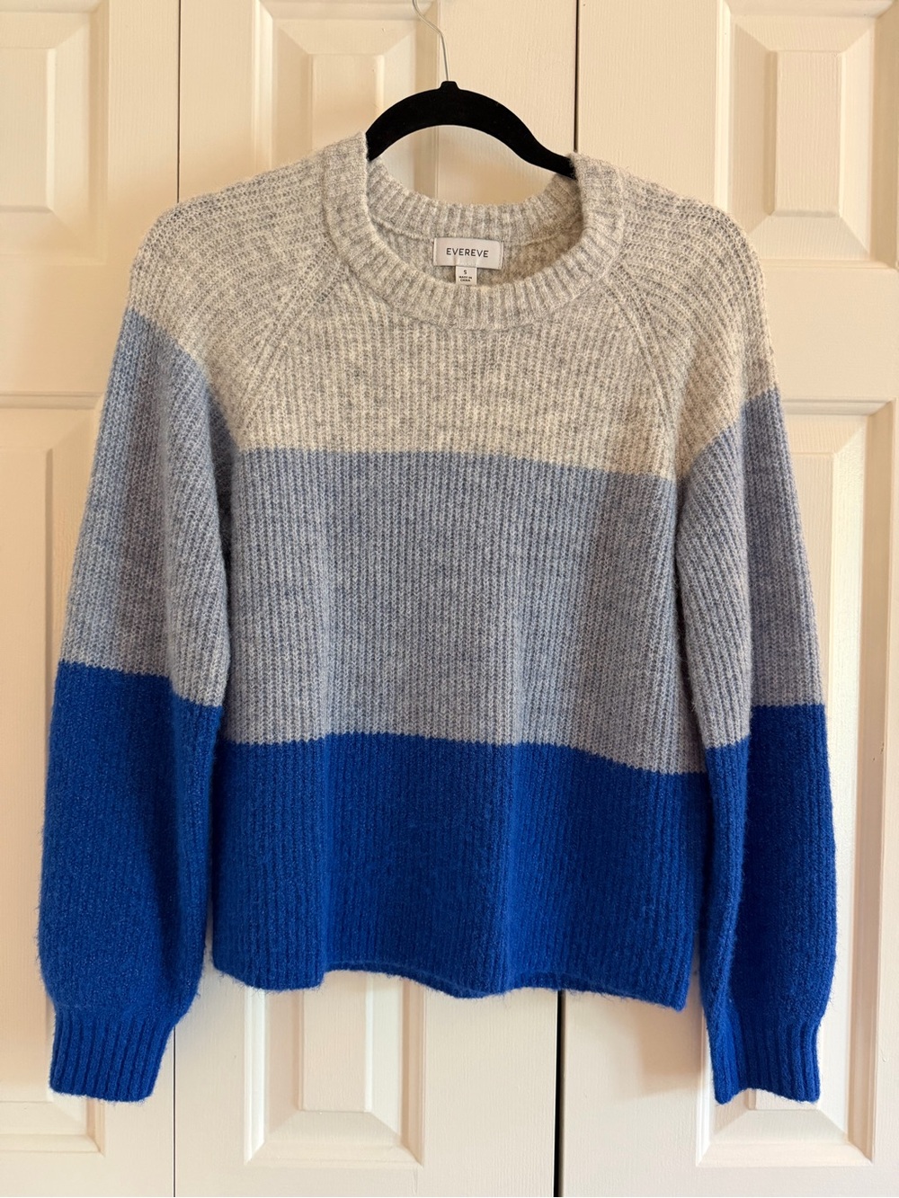 Evereve Three-Tone Crewneck Sweater in Light Gray & Blue